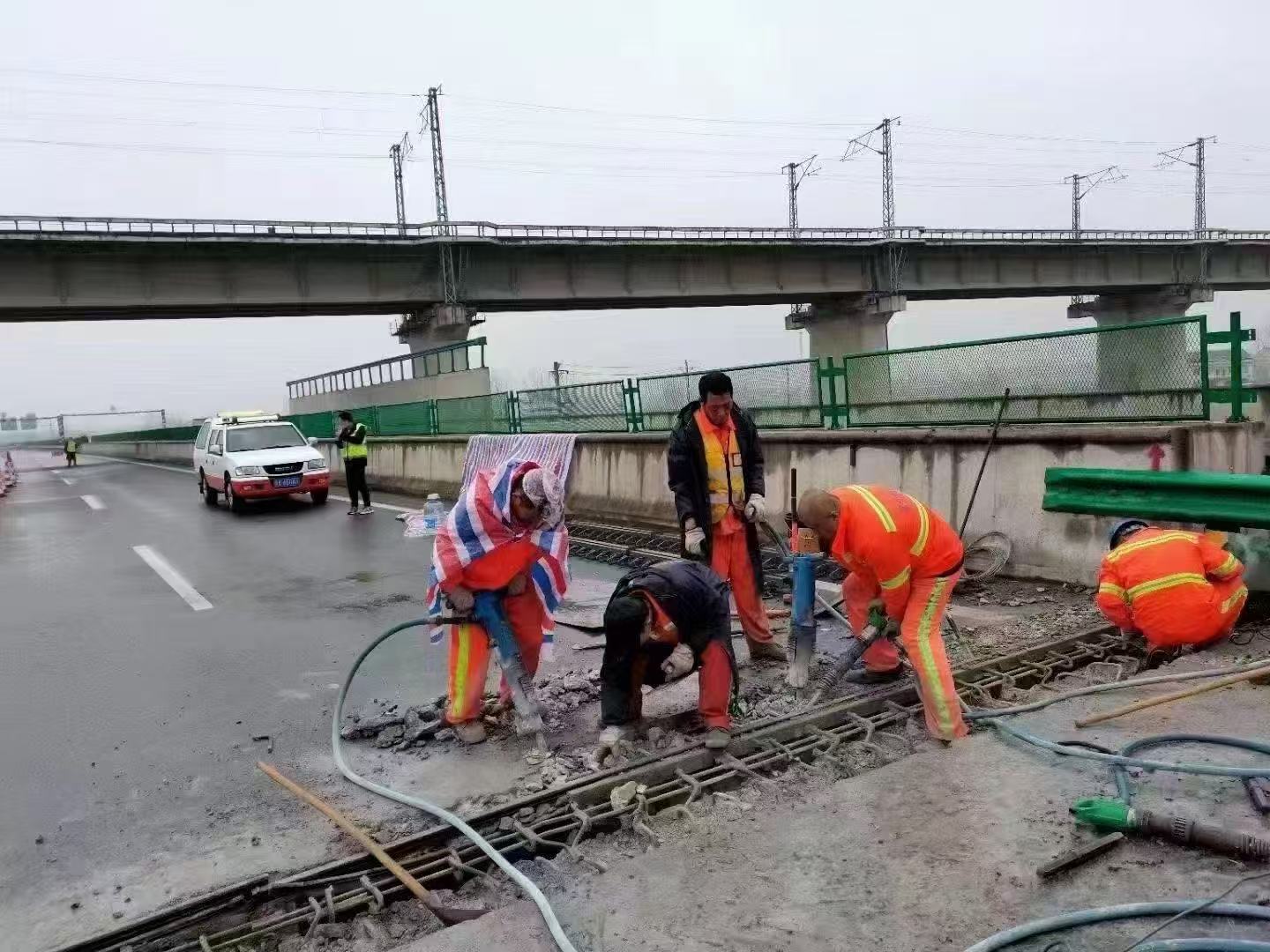 泸水桥梁伸缩缝抢修料
